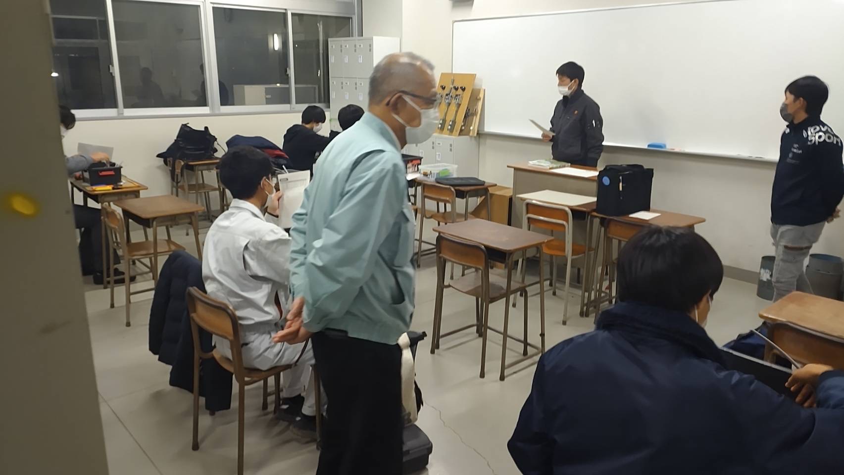 神崎工業高校での第2種電気工事士技能試験指導を行いました(後期)のイメージ