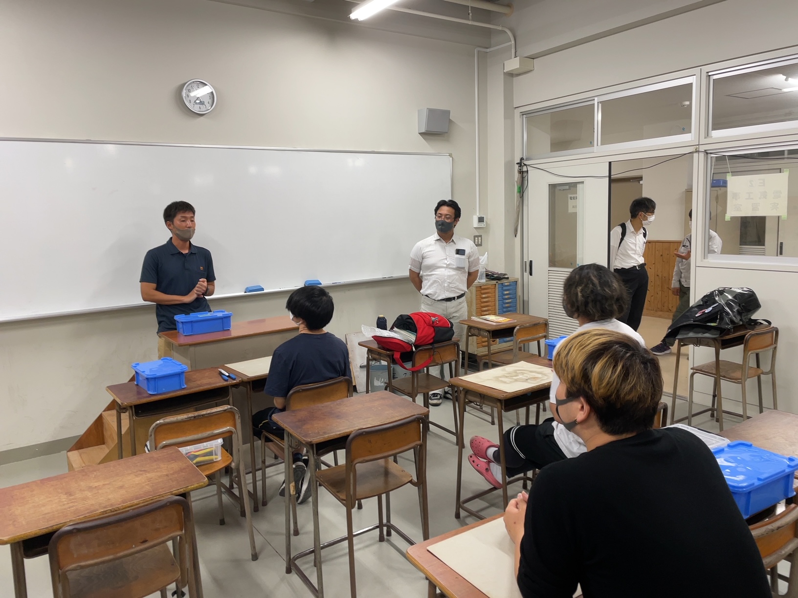 神崎工業高校での第2種電気工事士技能試験指導を行いましたのイメージ
