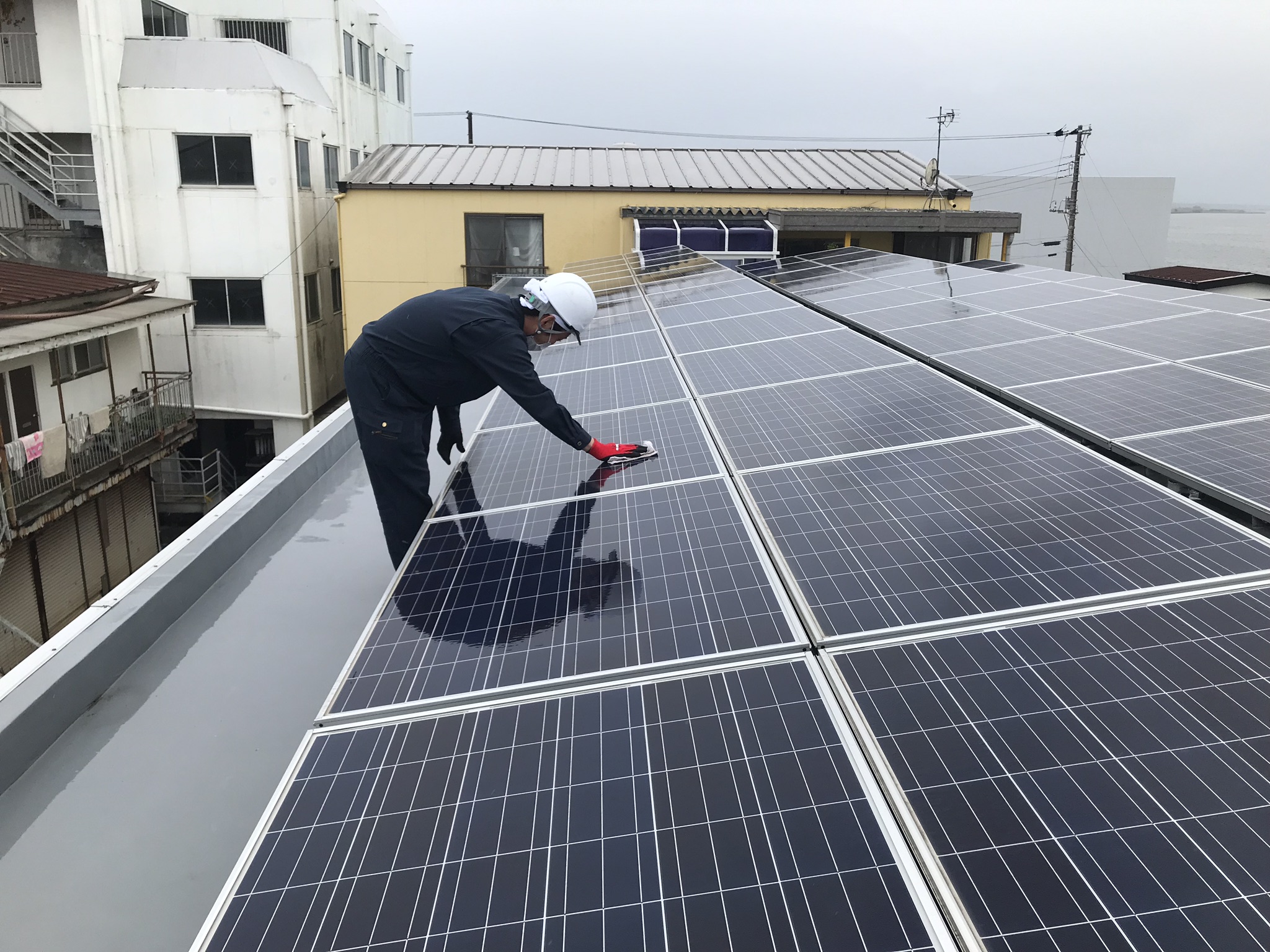 組合会館　太陽光清掃のイメージ