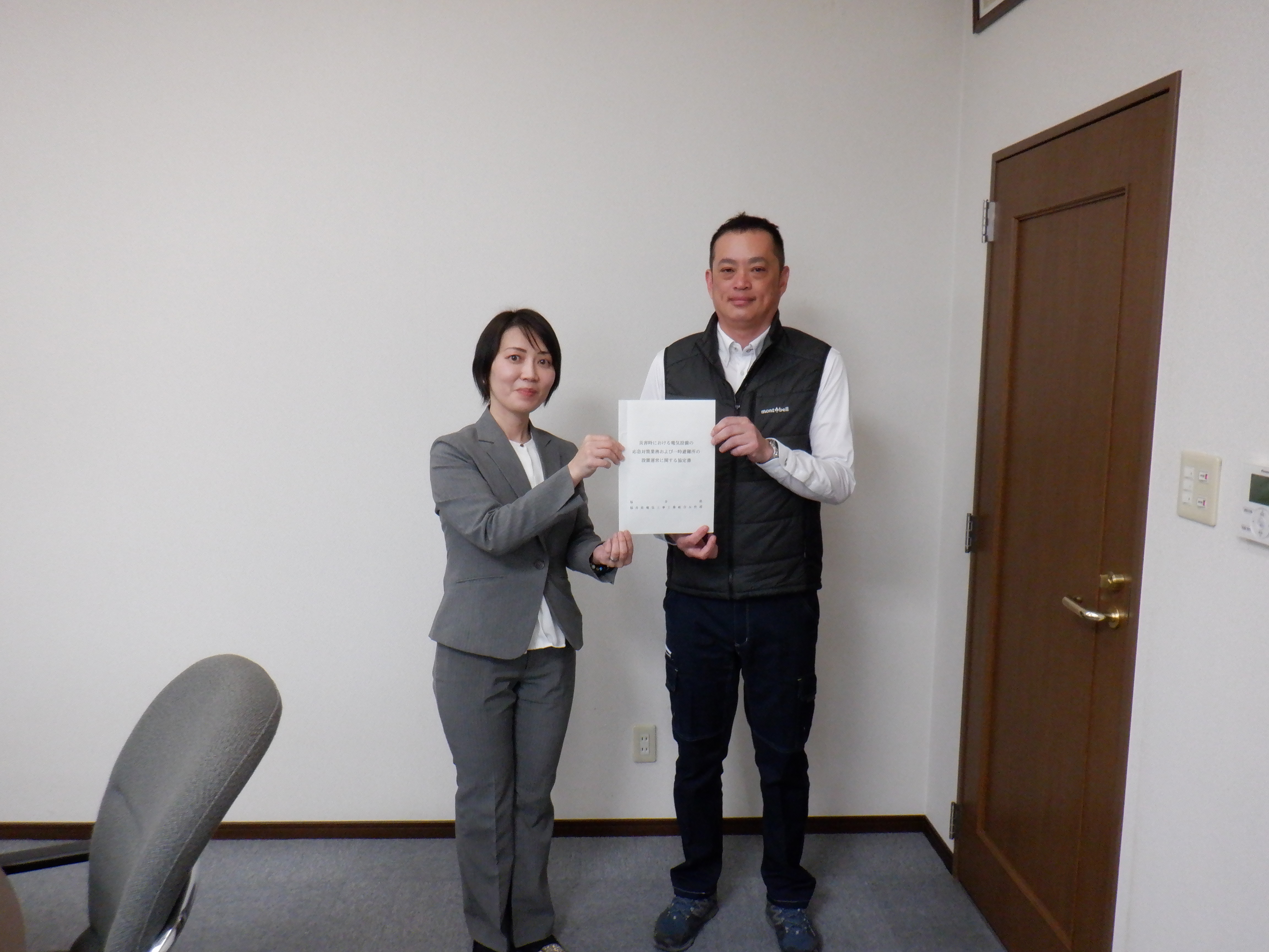 「災害時における電気設備の応急対策業務および一時避難所の設置運営に関する協定」について福井県と福井県電気工事工業組合 女性部との間で防災協定を締結しました。のイメージ